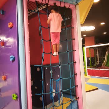 Playland Fabrikalar’da Çocuklar İçin Tehlikeli Ve Havasız Oyun Alanı