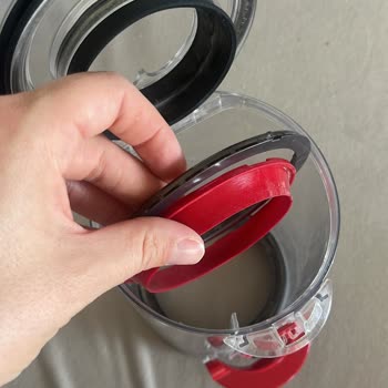 Dyson V10 Toz Haznesi Parçasının Çıkması Ve Şirketin Kullanıcı Hatası İddiası