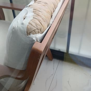 Balkon Takımının Kumaşı Hızla Aşındı Ve Şirket Kullanıcı Hatası İddia Ediyor