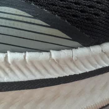 Skechers Ayakkabı Bir Ayda Çatladı Üretim Hatası İddiası