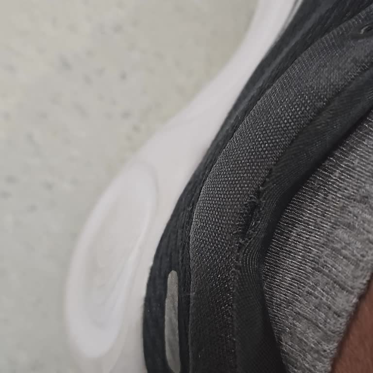 Nike Koşu Ayakkabısında Yan Açılması Ve Değişim Reddi