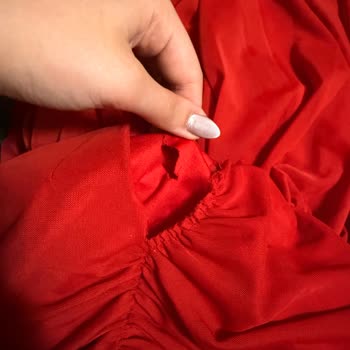Kırmızı Elbisemde Yırtık Ve Yanlış Dikiş, Müşteri Hizmetleri Cevapsız