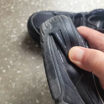 Skechers Ayakkabısında Kısa Sürede Açılma Ve Taban Yırtılması: Üretim Hatası İddiası