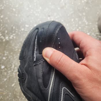 Skechers Ayakkabısında Kısa Sürede Açılma Ve Taban Yırtılması: Üretim Hatası İddiası