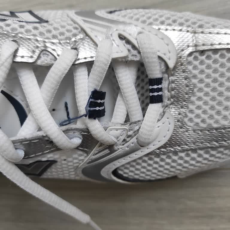 Kısa Sürede Kırılan New Balance 530 Ayakkabısı İçin Değişim Talebi