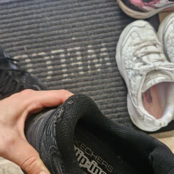 3 Ayda Yırtılan Ve Solan Skechers Ayakkabısına Üretim Hatası Reddi