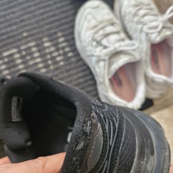 3 Ayda Yırtılan Ve Solan Skechers Ayakkabısına Üretim Hatası Reddi