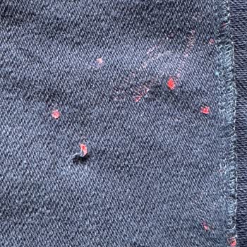 Bebek Sweatshirt’ündeki Gizli Plastik Yanık Cilde Zarar Verdi