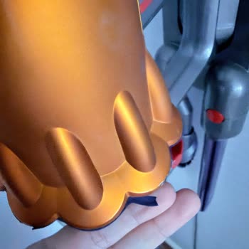 Dyson V12S Süpürgede Deformasyon Ve Koku Sorunu İçin Garanti Çözümü Talebi