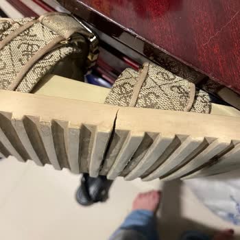 Guess Sandaletinde Kısa Sürede Çatlak Ve Kırılma