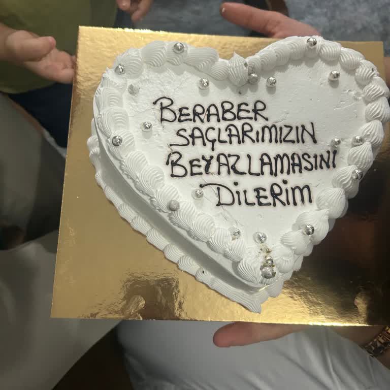 Kalitesiz Özel Pasta Ve İlgisiz Şube Personeli, İade Talebi