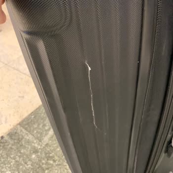 Kırık Bavul Ve Kayıp Gömlekler İçin Tazminat Ve Açıklama Talebi