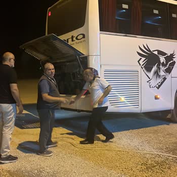 İsparta Petrol Turizm'in Teknik Arızalı Ve Güvensiz Otobüsü Can Güvenliğimizi Tehlikeye Attı