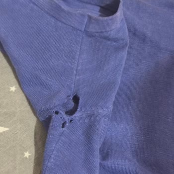 Yeni Sezon T-Shirt Kol Altlarından Yırtıldı, İletişim Çalışmıyor