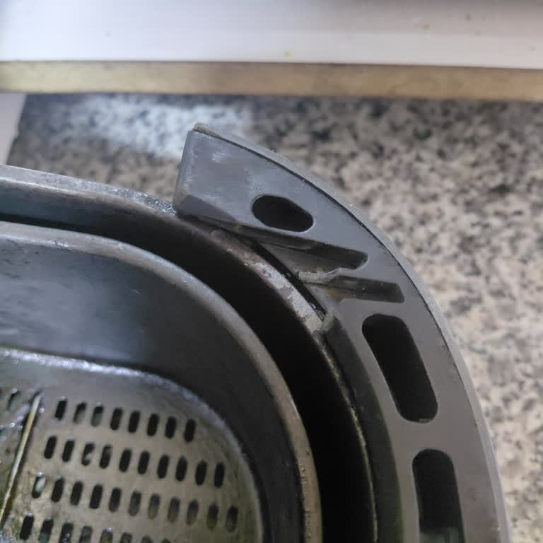 Philips HD9255 Airfryer’da Plastik Parça Eridi, Çalışamaz Duruma Geldi