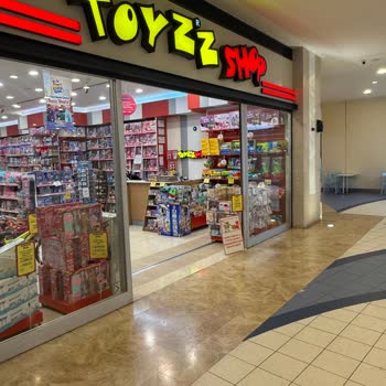 Toyzz Shop Personelinin Çocuklu Aileyi İçecek Getirerek Mağazadan Çıkarması Ve Saygısız Davranışı