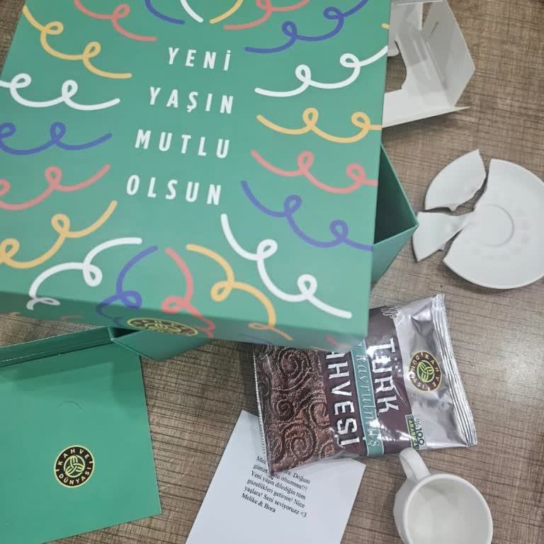Kırık Kahve Fincanı Ve Yanıtsız Müşteri Hizmeti