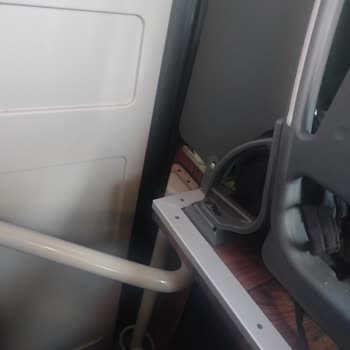 3000 TL Ödedim, Koltuk Yok, Merdivende Oturmak Zorunda Bırakıldım