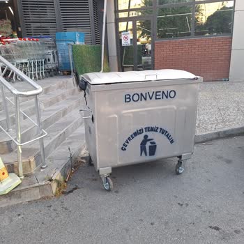 Maltepe Feyzullah Mahallesi Çöp Konteyneri Toplanmıyor, Yanıt Yok