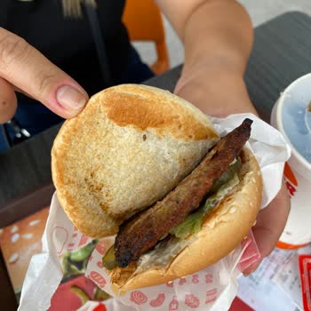 Burger King’de Çıtır Peynirlerin Sıvı Olması Ve Yanmış Hamburger