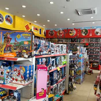 Toyzz Shop Mağaza Sorumlusunun Kaba Tutumu Ve Polis Tehdidi Aileyi Mahsur Etti