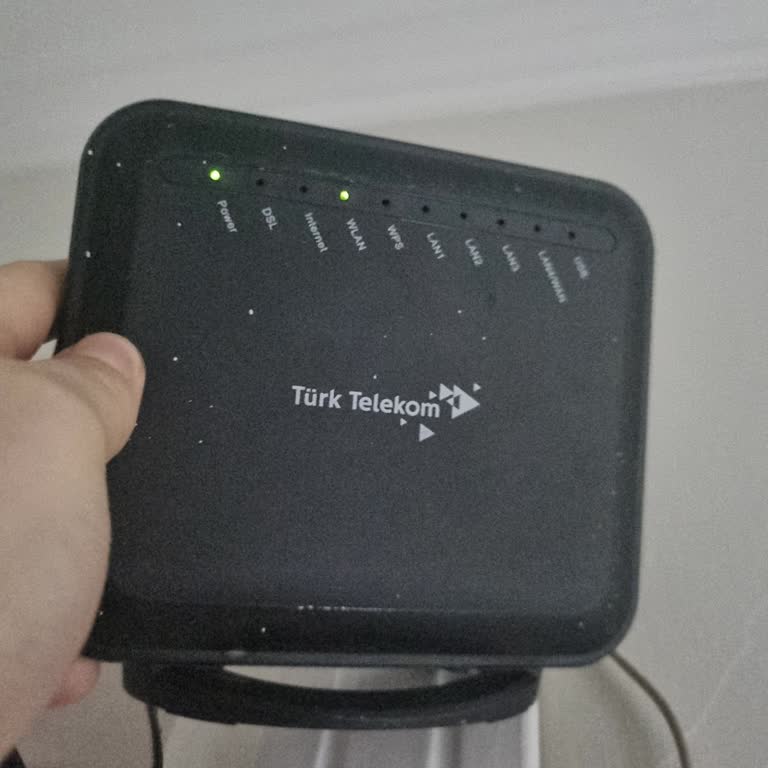 Uzun Süreli İnternet Kesintisi Ve Tutarsız Müşteri Hizmeti