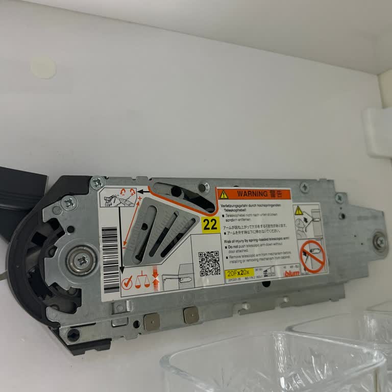 Blum Aventus HF Kapak Frenlemesi Bozuldu, Sert Kapanma Riski