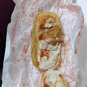 Popeyes Şubesinde Reklamı Yanıltan Küçük Sandviç Şikayeti