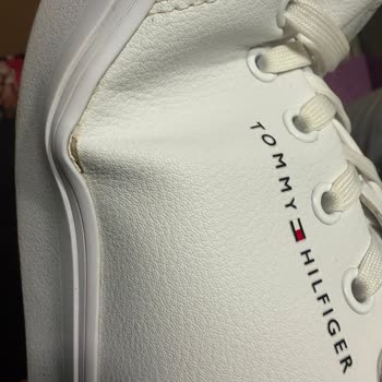 Tommy Hilfiger Ayakkabısının Patlaması Ve Şirketin Kusur Yok İddiası
