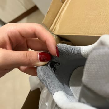 Kısa Sürede Çoklu Yırtıklı New Balance Ayakkabıda Kullanıcı Hatası İddiası Ve Değişim Talebi