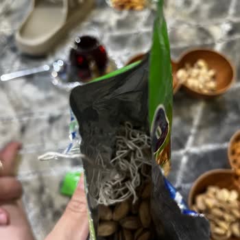 Şok Market’ten Gelen Antep Fıstığı Çerezinde Yabancı İp Parçası