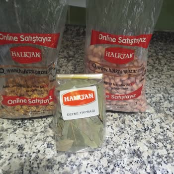 Halktan Kuruyemiş Kasiyerin Yanlış Sayması Ve Ayrımcılık Şüphesi