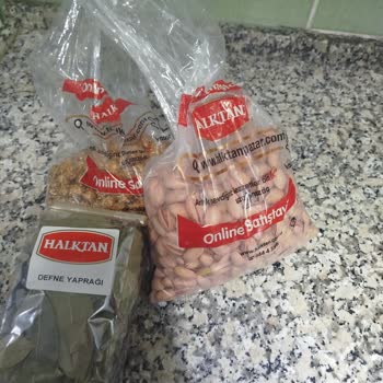 Halktan Kuruyemiş Kasiyerin Yanlış Sayması Ve Ayrımcılık Şüphesi