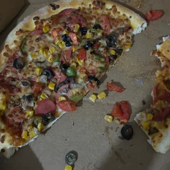Pizza İçinde Çıkan Plastik Parça Sağlık Riski Ve İade Talebi