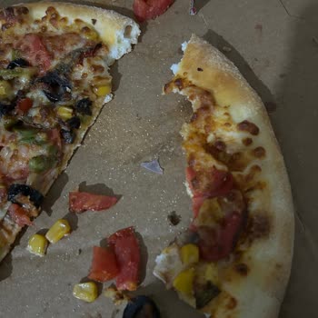 Pizza İçinde Çıkan Plastik Parça Sağlık Riski Ve İade Talebi