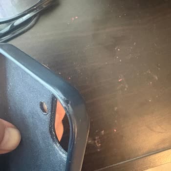 Apple Orijinal Silikon Kılıfta Hızlı Aşınma Ve Soyulma