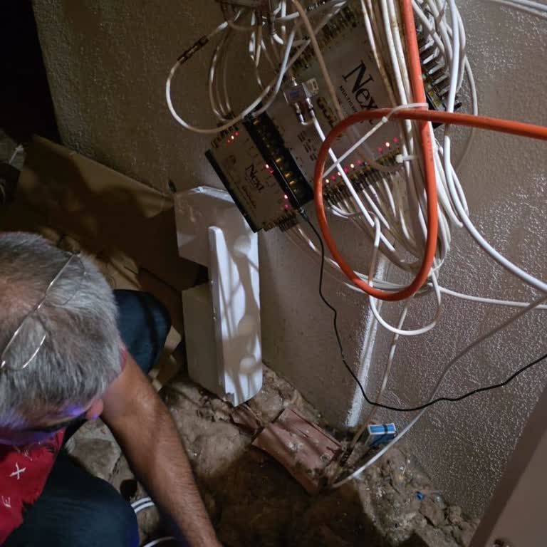 Kablo Net'in Duvara Sabitlenmeyen Fiber Kutusu Güvenlik Riski Ve Çözüm Bekliyor