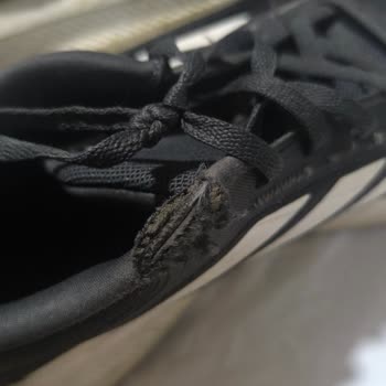 Kısa Sürede Deforme Olan Adidas Ayakkabıda Üretim Hatası İddiası Ve İade Reddi