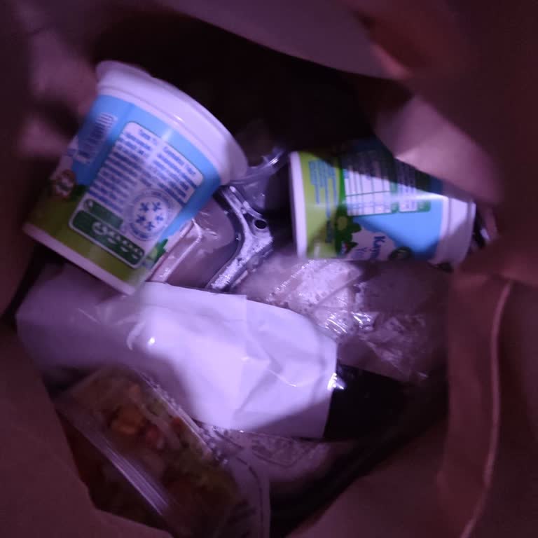Kuryenin Başka Birine Ait Siparişi Teslim Etmesi Ve Müşteri Hizmetlerinin Çözüm Bulamaması