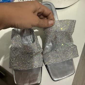 Taşlı Terliklerde 2 Saatte Kopma Ve Yırtılma, 3500 TL’lik Boşuna Harcama