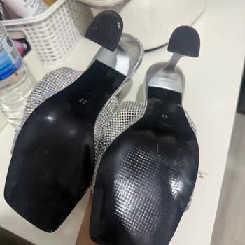 Taşlı Terliklerde 2 Saatte Kopma Ve Yırtılma, 3500 TL’lik Boşuna Harcama