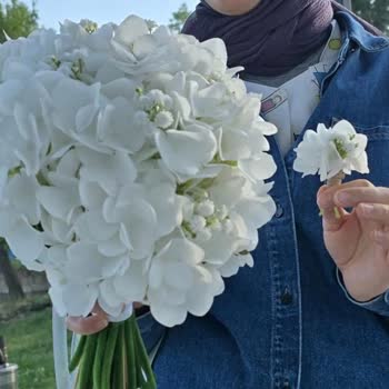 İstenen Çiçekler Olmadan Gelen Buket Ve Satıcıdan Cevapsızlık