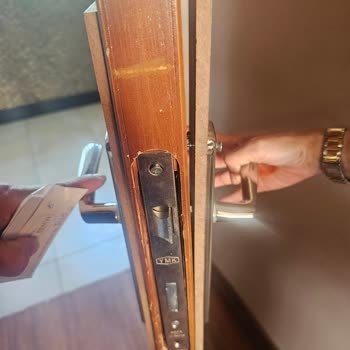 Balayı Otelinde Kırık Dolaplar, Çalışmayan Buzdolabı Ve Kirli Çarşaflar Nedeniyle İade Talebi
