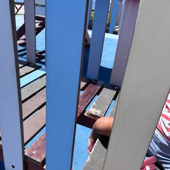 Kadıköy Suadiye Çocuk Parkı’nda Kırık Oyun Grupları Çocukları Tehlikeye Düşürüyor