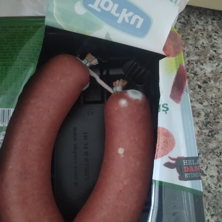 Torku Sucukta Beyaz Lekeler Ve Kötü Koku Tüketici Sağlığına Tehdit