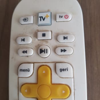TV Plus Kutusu Ambalajsız Ve Çizikli, Kumanda Yağlı Geldi, Şikayetime Cevap Gelmedi