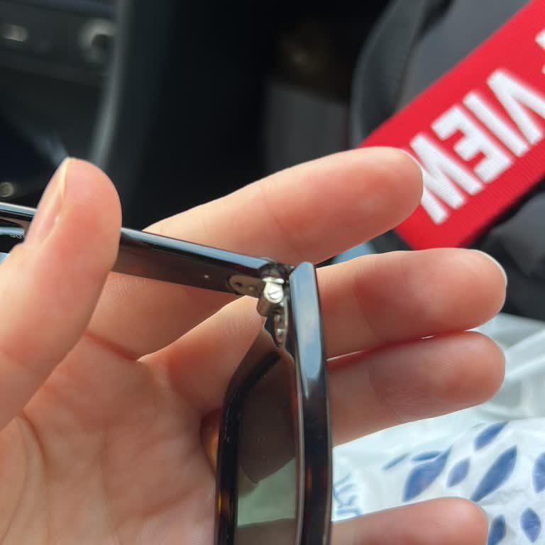 Yüksek Fiyatlı Rayban Gözlüğüm 6 Ayda Kırıldı, Garanti Dışı Ve Çerçeve Zarar Gördü