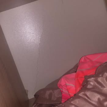 Sıfır Satılan Gardırop Ve Tuvalet Masası Çatlak Ve Kırık Geldi, İade Reddiyle Mağdur