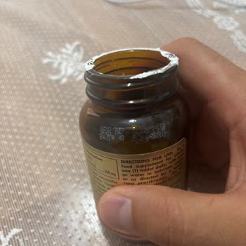 Dağılmış Kapsüller Ve Silik Son Kullanma Tarihiyle Solgar L‑Carnitine Ürünü