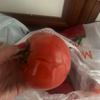 Migros Sanal Markette Çürük Elmalar, Eksik Domates Ve Kırık Yumurtalar Teslim Edildi